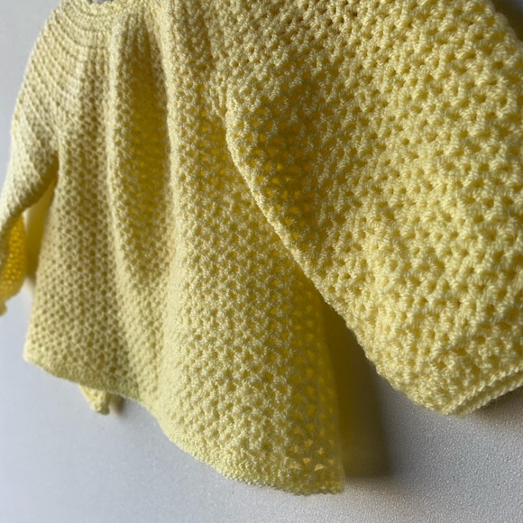 COPY - Cute little vintage baby shawl jacket butter yellow - Picture 6 of 8